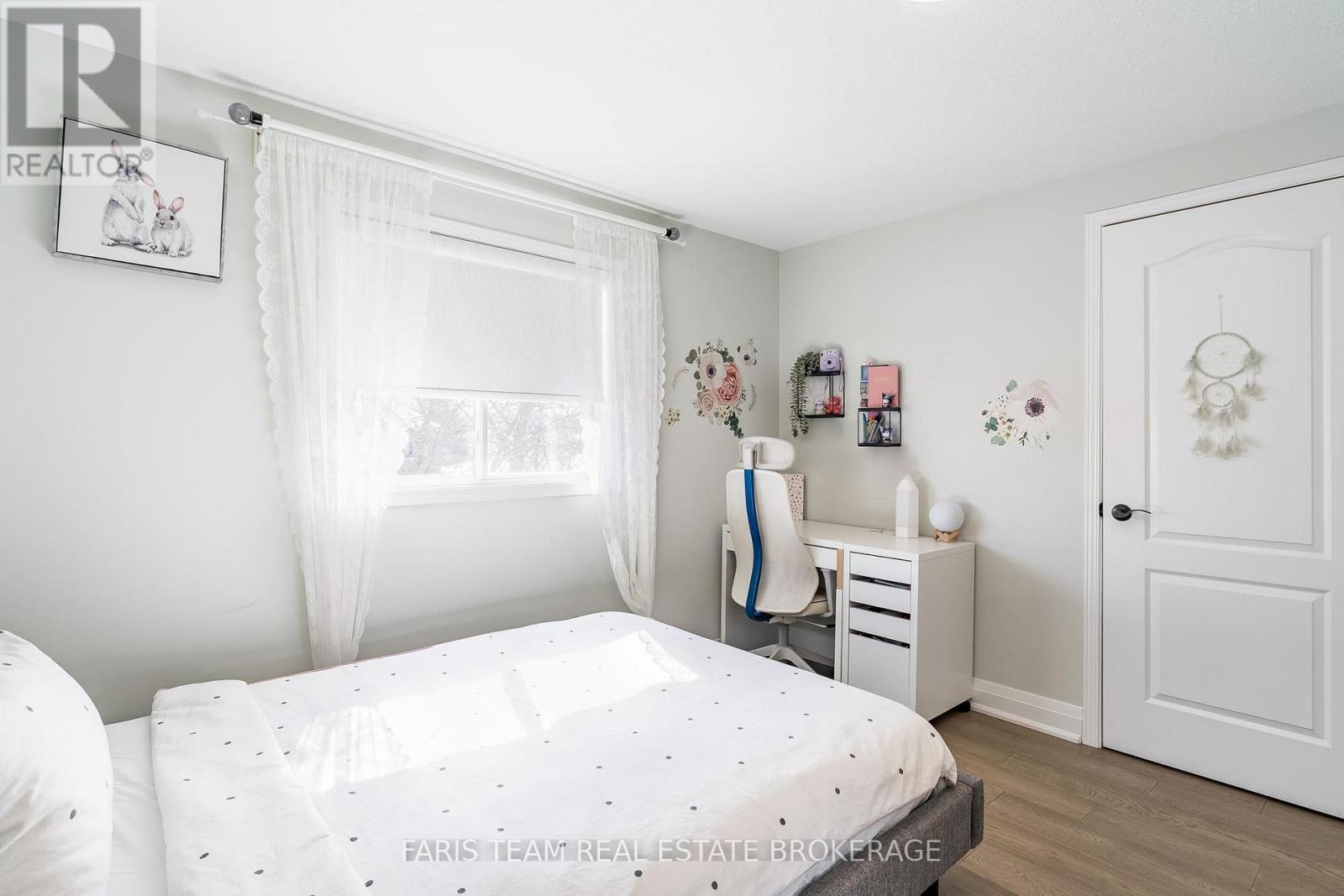 81 Wallace Street, New Tecumseth, ON - Indoor Photo Showing Bedroom