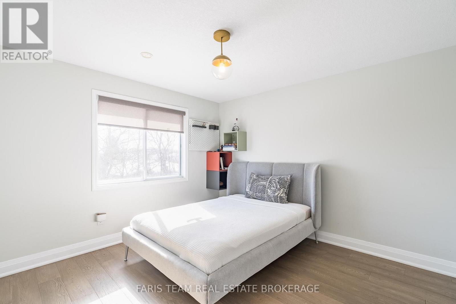 81 Wallace Street, New Tecumseth, ON - Indoor Photo Showing Bedroom