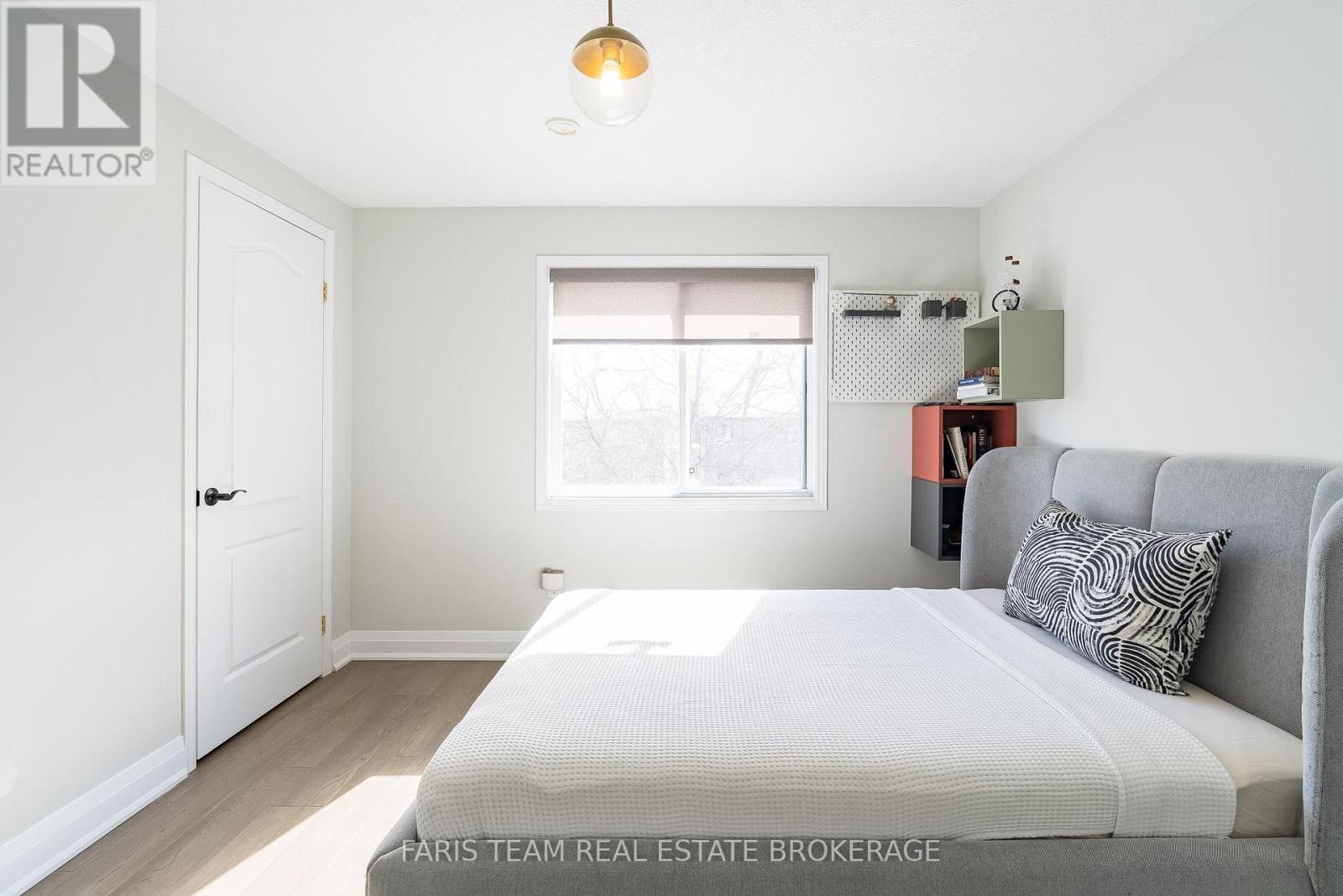 81 Wallace Street, New Tecumseth, ON - Indoor Photo Showing Bedroom
