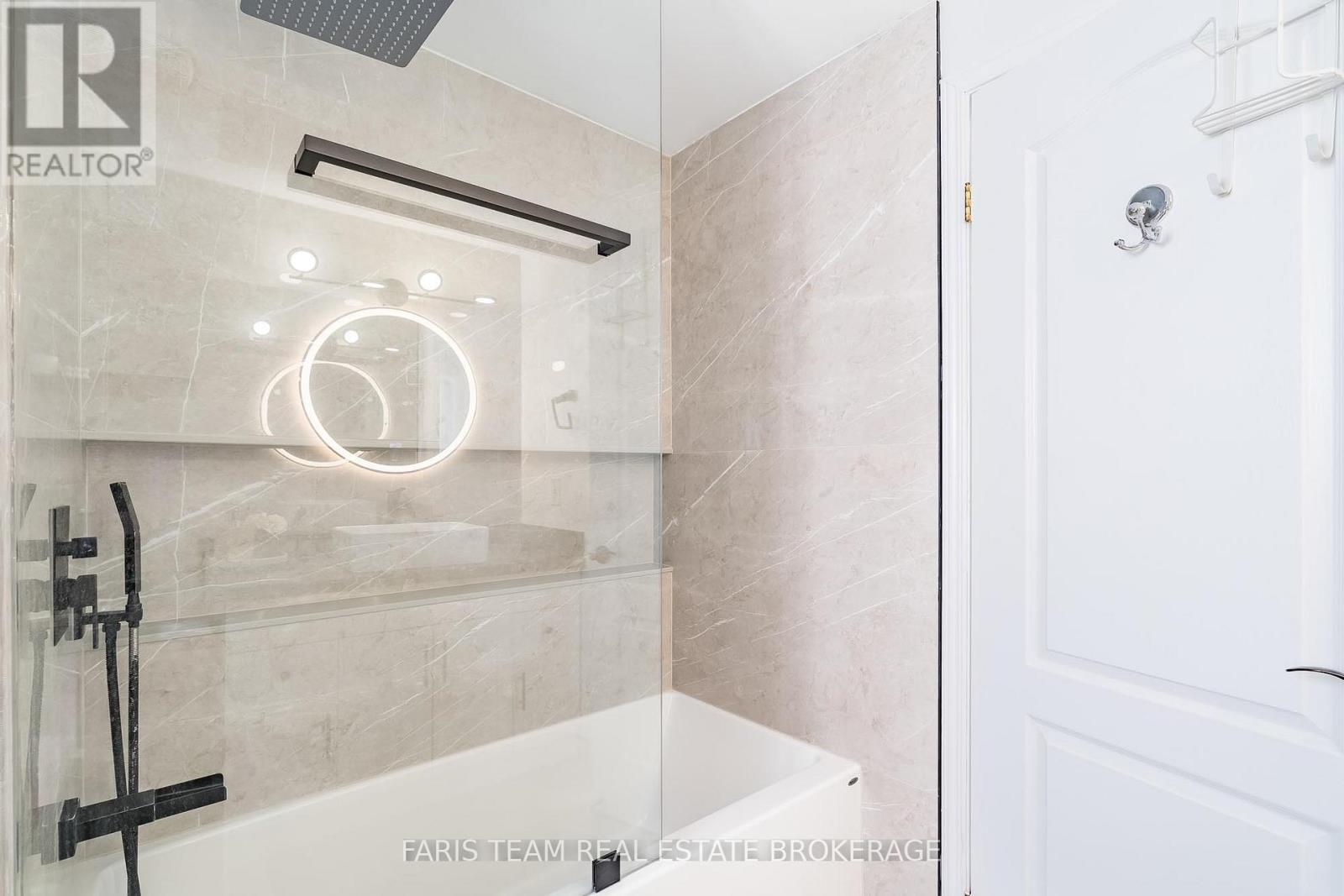 81 Wallace Street, New Tecumseth, ON - Indoor Photo Showing Bathroom