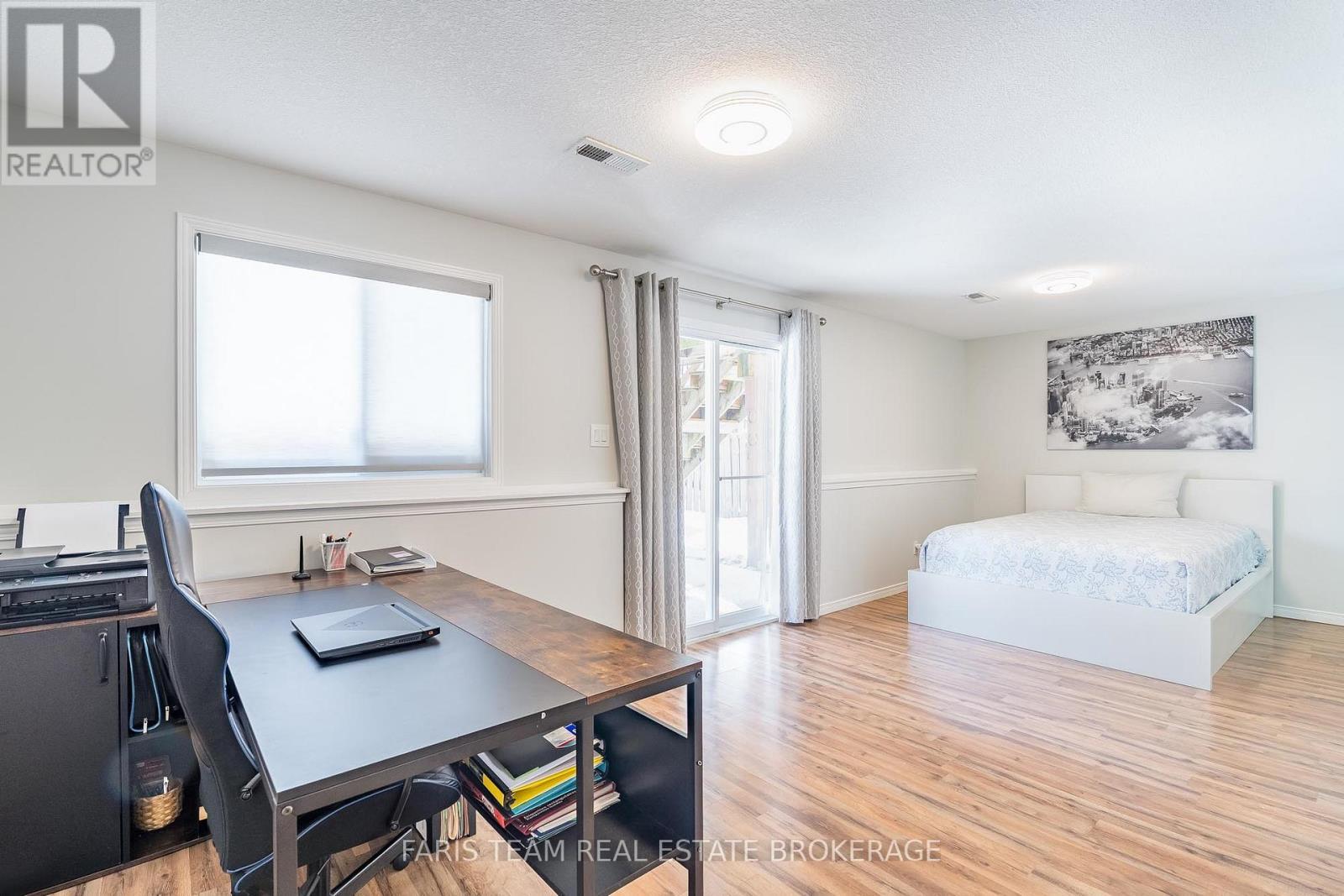81 Wallace Street, New Tecumseth, ON - Indoor Photo Showing Bedroom