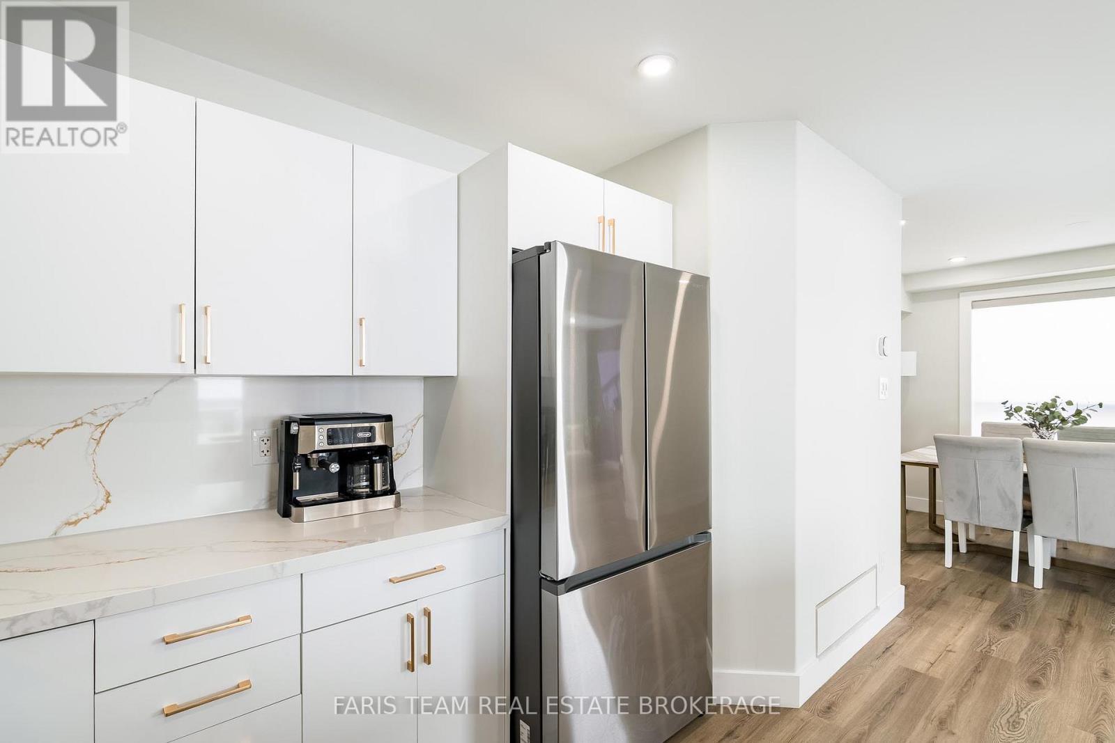 81 Wallace Street, New Tecumseth, ON - Indoor Photo Showing Kitchen