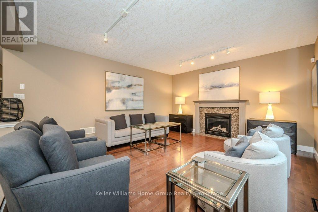 6 Cummings Court, Guelph (Pineridge/Westminster Woods), ON - Indoor Photo Showing Living Room With Fireplace