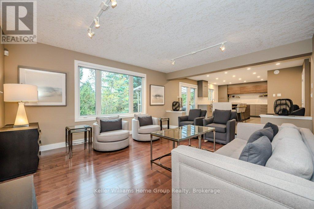6 Cummings Court, Guelph (Pineridge/Westminster Woods), ON - Indoor Photo Showing Living Room