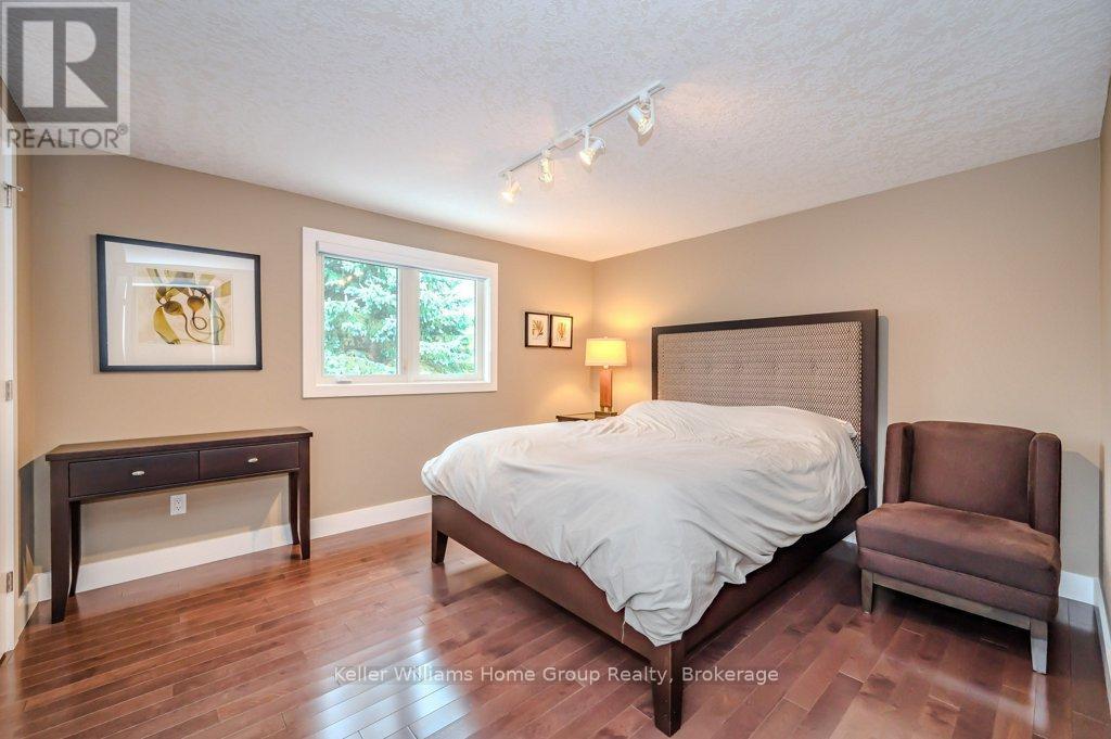 6 Cummings Court, Guelph (Pineridge/Westminster Woods), ON - Indoor Photo Showing Bedroom