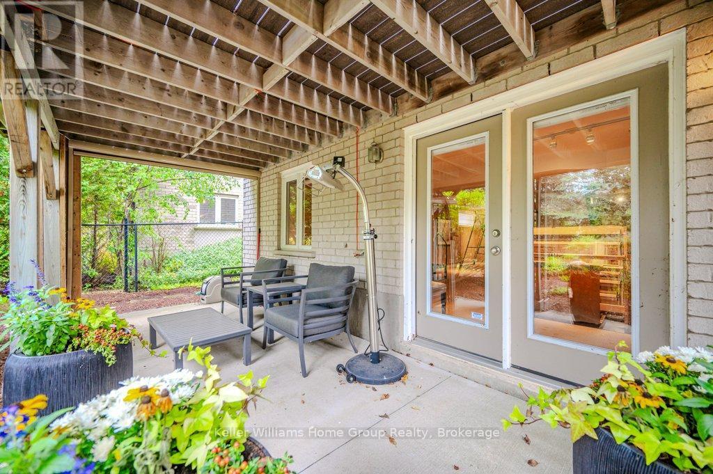 6 Cummings Court, Guelph (Pineridge/Westminster Woods), ON - Outdoor With Deck Patio Veranda With Exterior