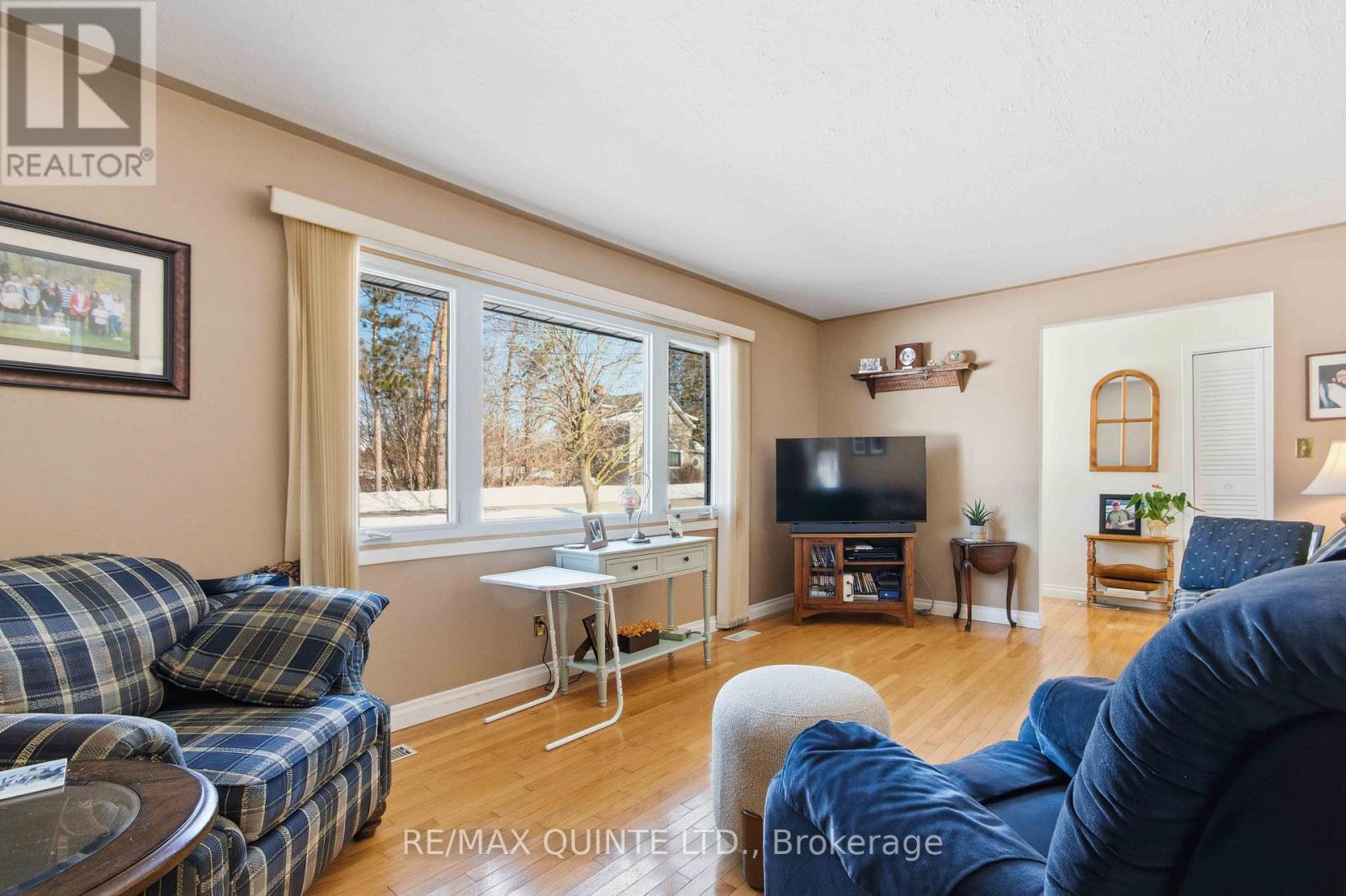 71 Elizabeth Street, Stirling-Rawdon (Stirling Ward), ON - Indoor Photo Showing Living Room