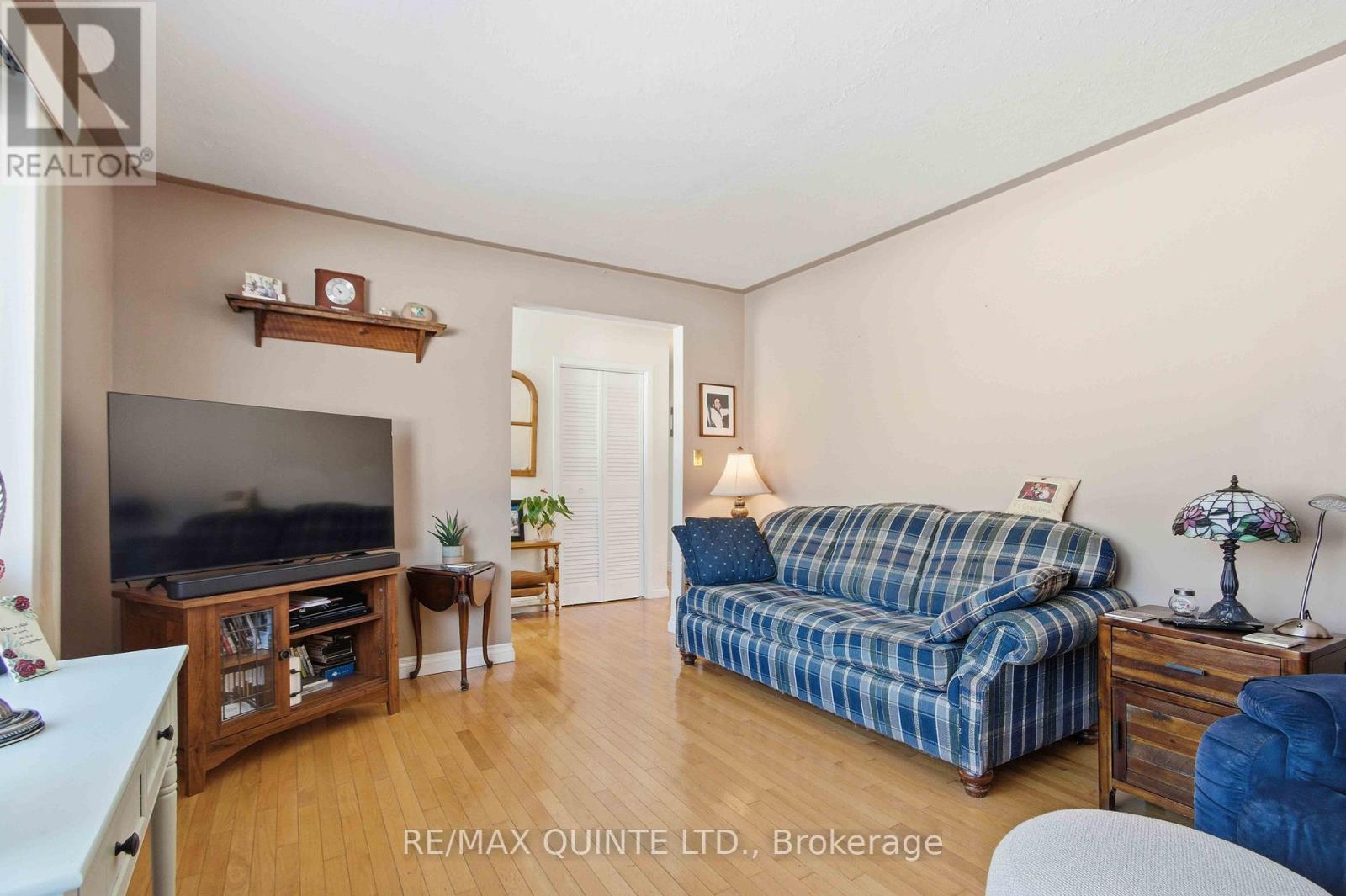71 Elizabeth Street, Stirling-Rawdon (Stirling Ward), ON - Indoor Photo Showing Living Room
