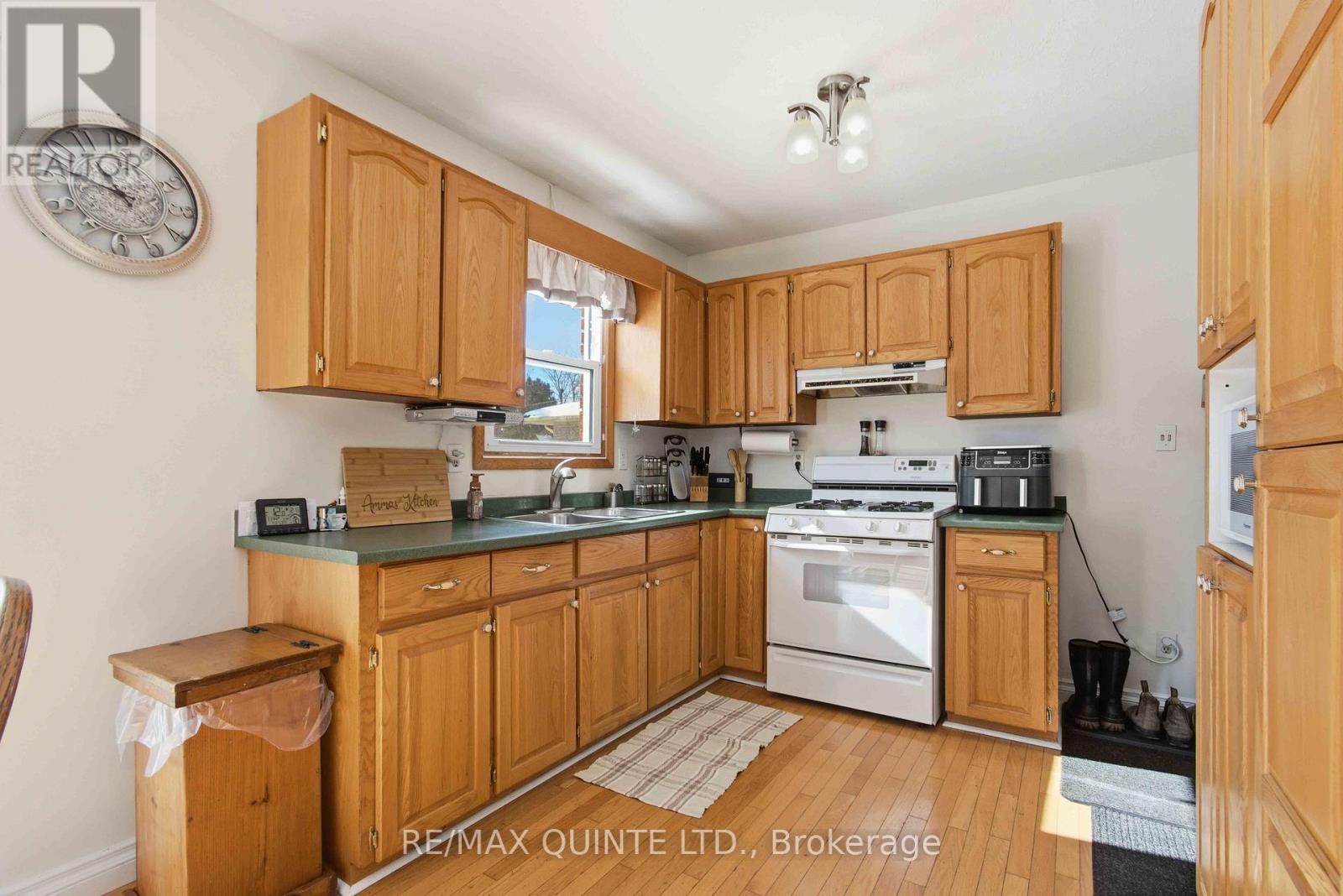 71 Elizabeth Street, Stirling-Rawdon (Stirling Ward), ON - Indoor Photo Showing Kitchen With Double Sink