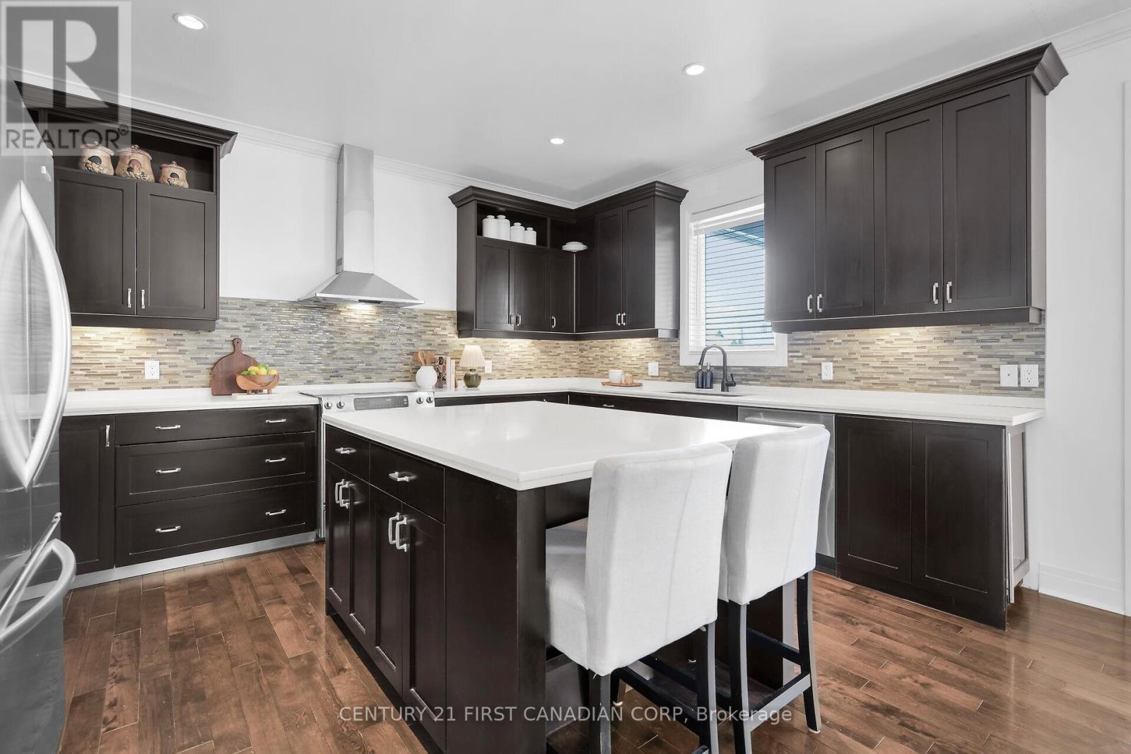 134 Staffordshire Court, London North (North L), ON - Indoor Photo Showing Kitchen With Upgraded Kitchen