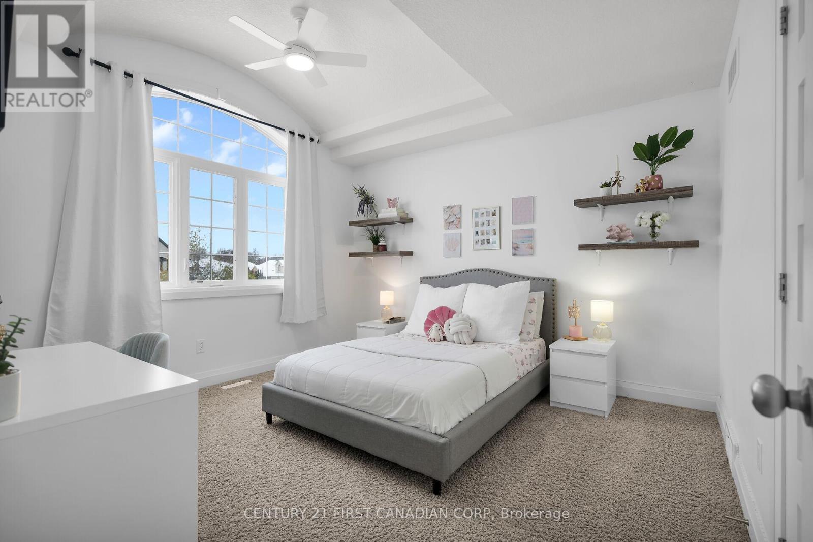 134 Staffordshire Court, London North (North L), ON - Indoor Photo Showing Bedroom