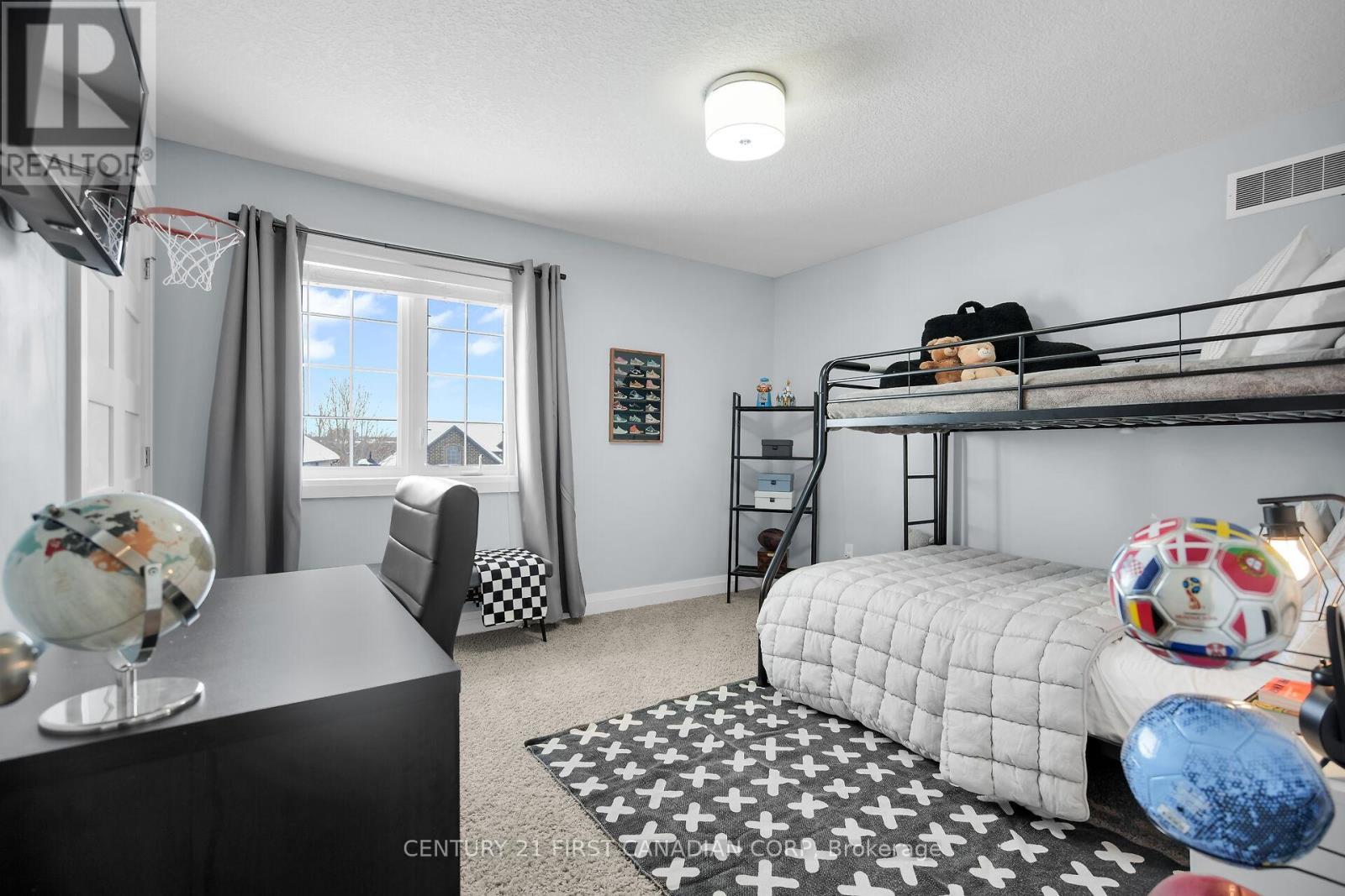 134 Staffordshire Court, London North (North L), ON - Indoor Photo Showing Bedroom