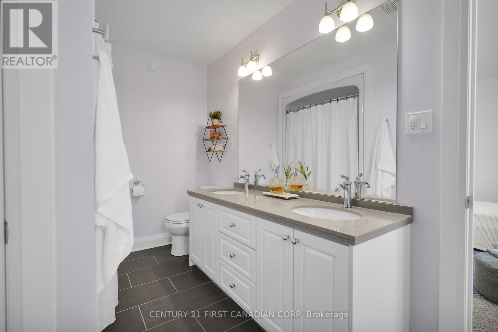 134 Staffordshire Court, London North (North L), ON - Indoor Photo Showing Bathroom