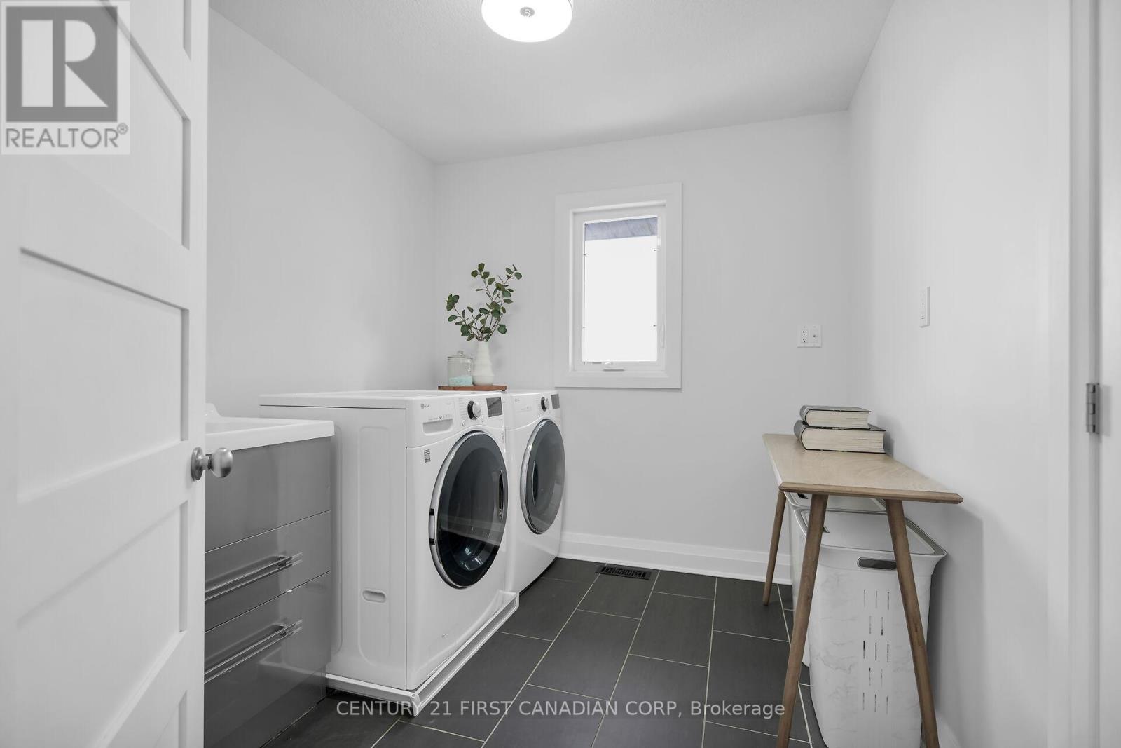 134 Staffordshire Court, London North (North L), ON - Indoor Photo Showing Laundry Room