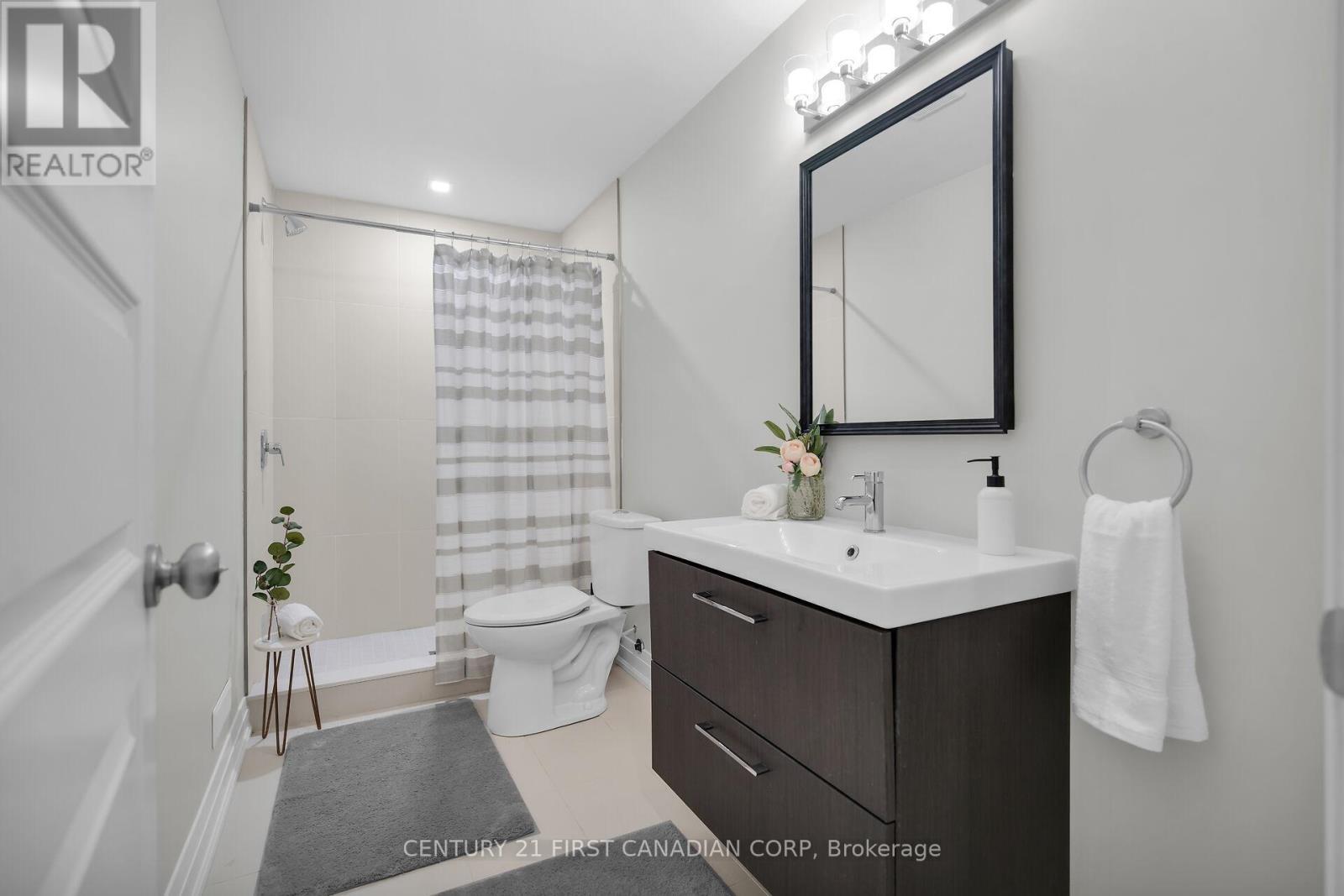 134 Staffordshire Court, London North (North L), ON - Indoor Photo Showing Bathroom