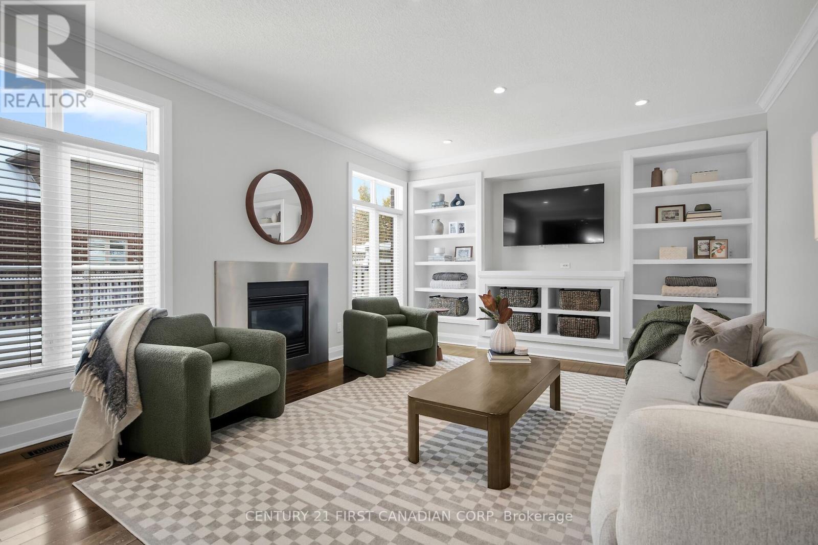 134 Staffordshire Court, London North (North L), ON - Indoor Photo Showing Living Room With Fireplace