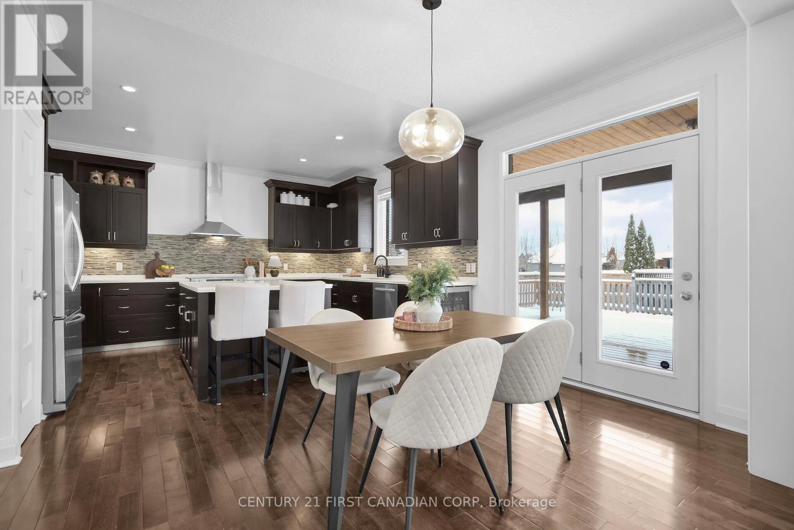 134 Staffordshire Court, London North (North L), ON - Indoor Photo Showing Dining Room