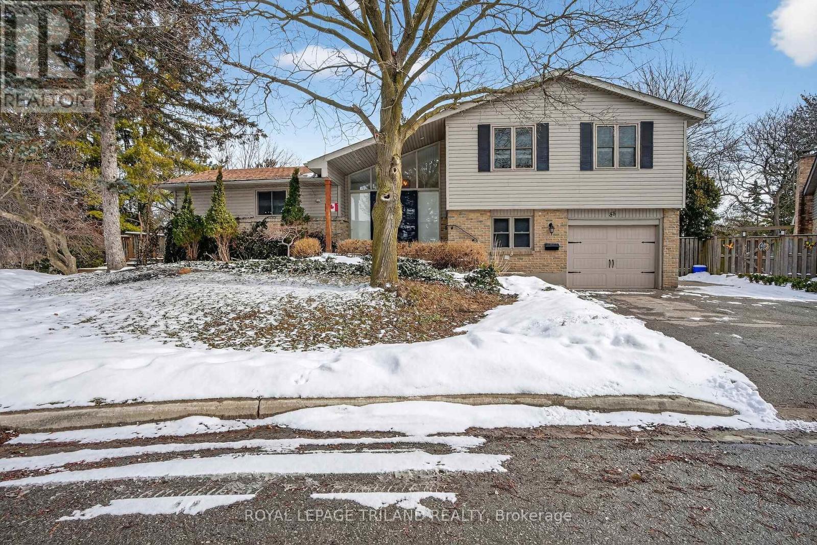 Welcome Home! - 88 Salem Court, London South (South P), ON - Outdoor