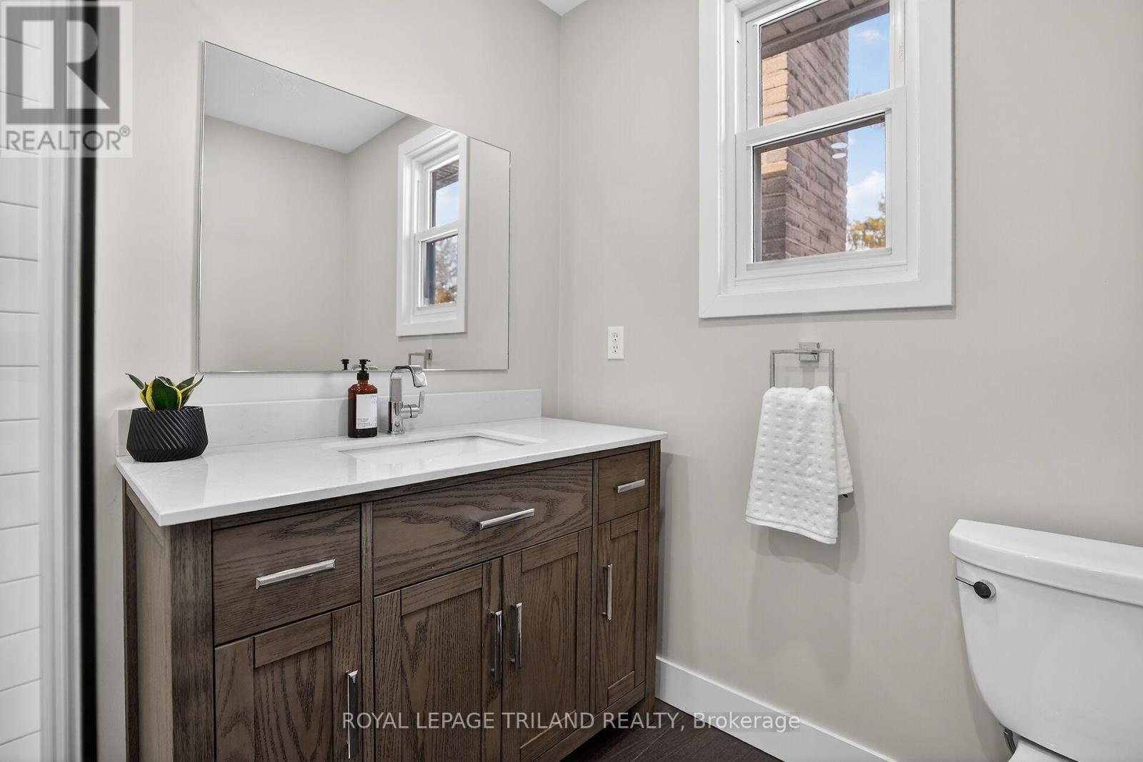 Upper Floor: Primary Ensuite - 88 Salem Court, London South (South P), ON - Indoor Photo Showing Bathroom