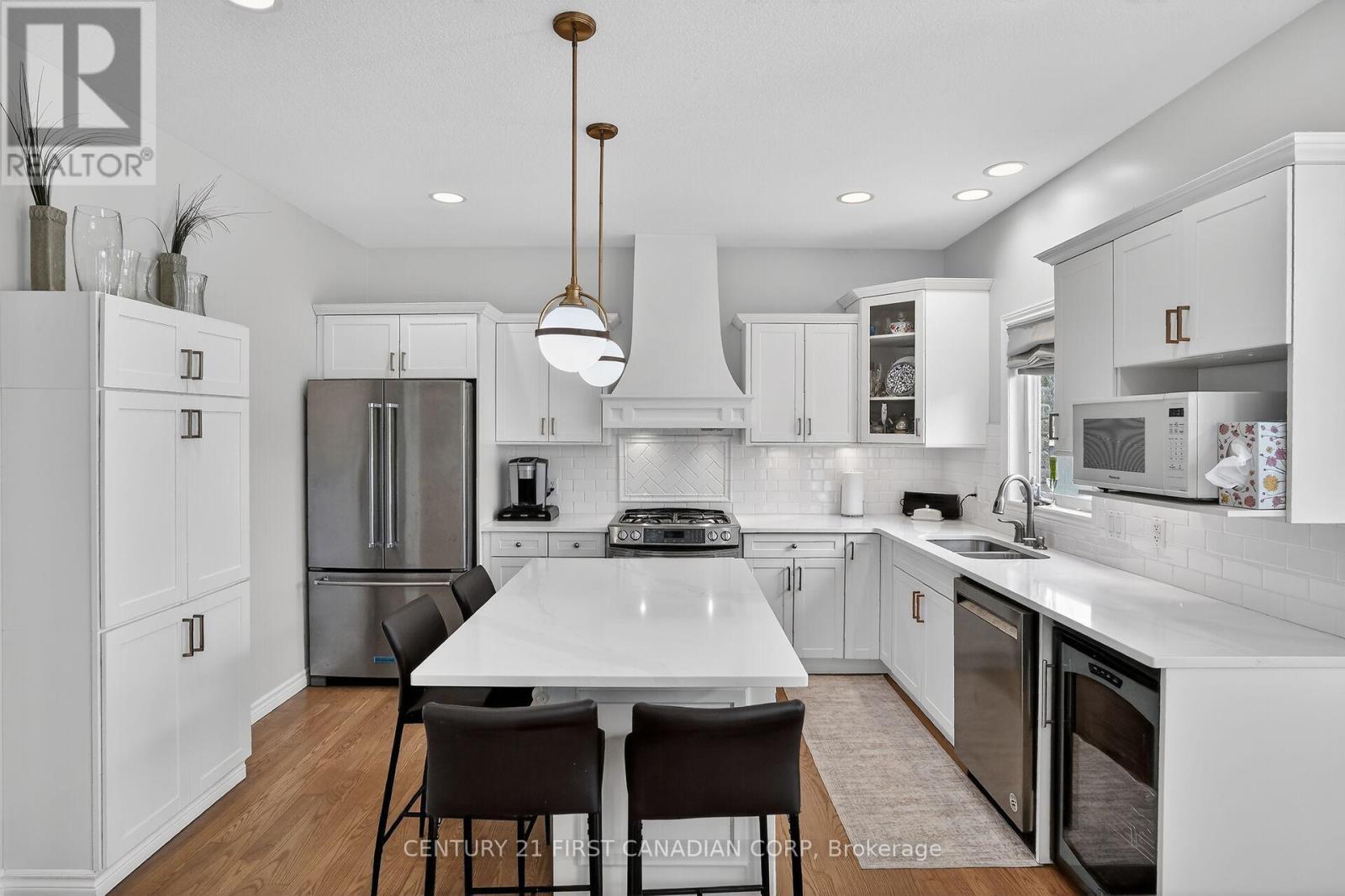 1983 Quarrier Road, London North (North R), ON - Indoor Photo Showing Kitchen With Double Sink With Upgraded Kitchen
