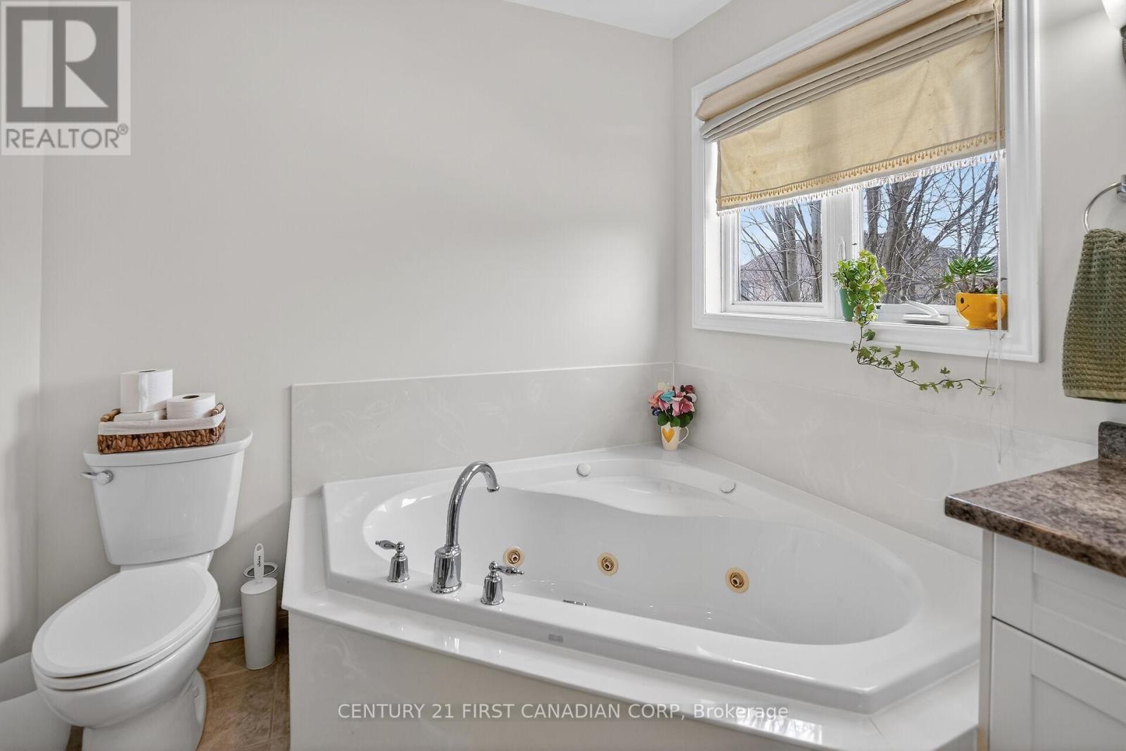 1983 Quarrier Road, London North (North R), ON - Indoor Photo Showing Bathroom