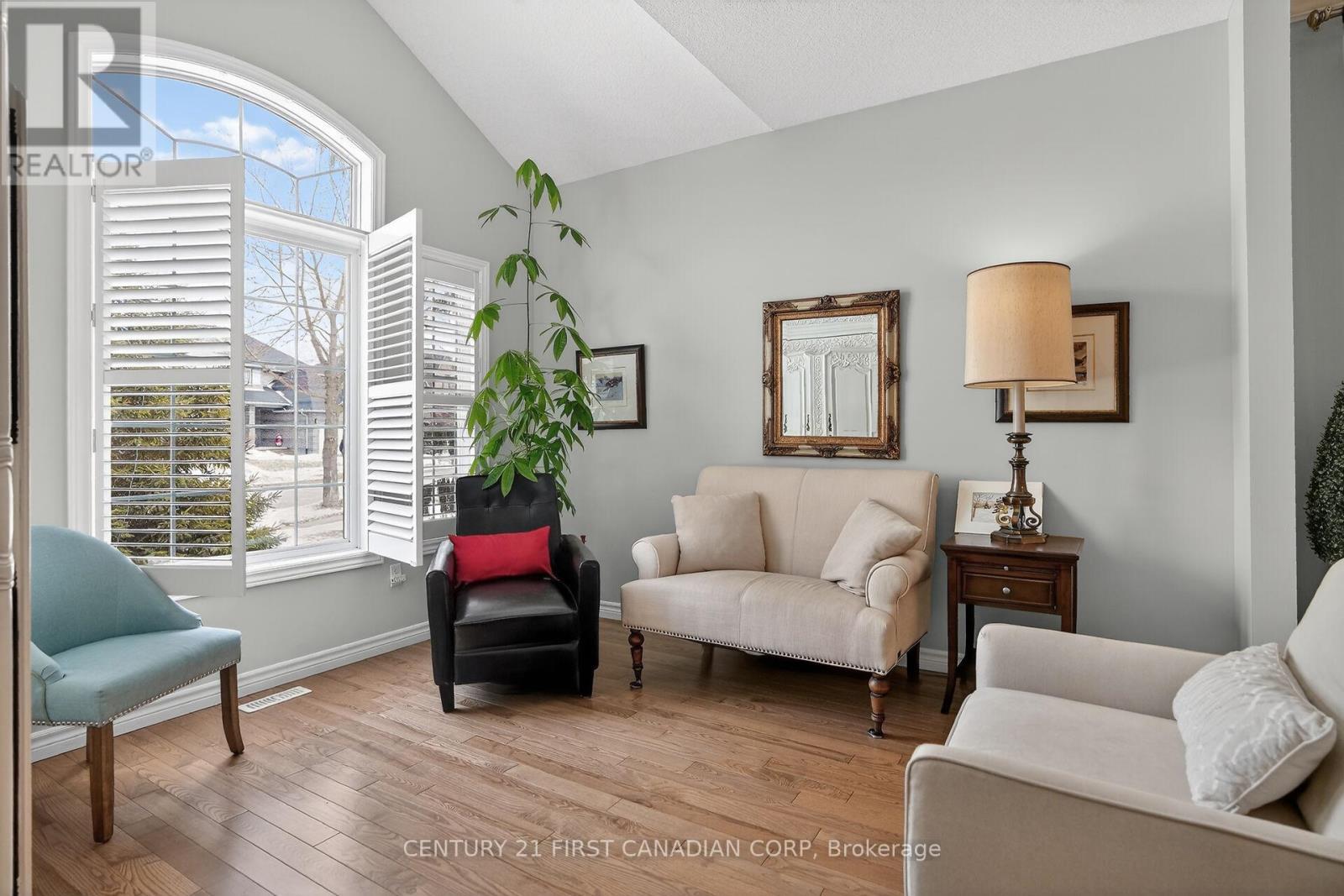 1983 Quarrier Road, London North (North R), ON - Indoor Photo Showing Living Room