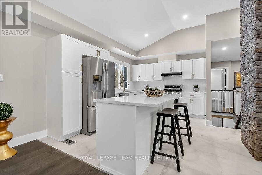 6636 Marina Drive, Ottawa, ON - Indoor Photo Showing Kitchen With Upgraded Kitchen