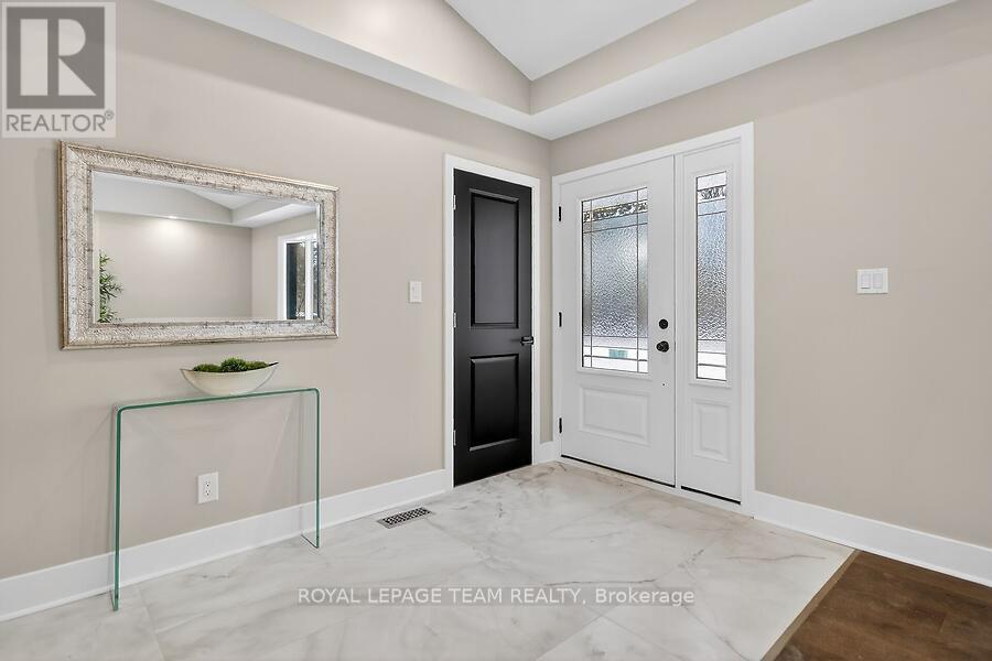 6636 Marina Drive, Ottawa, ON - Indoor Photo Showing Other Room