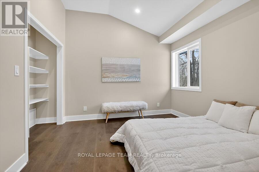 6636 Marina Drive, Ottawa, ON - Indoor Photo Showing Bedroom