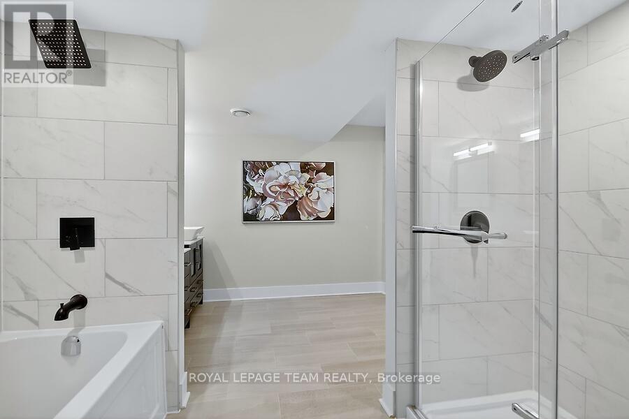 6636 Marina Drive, Ottawa, ON - Indoor Photo Showing Bathroom