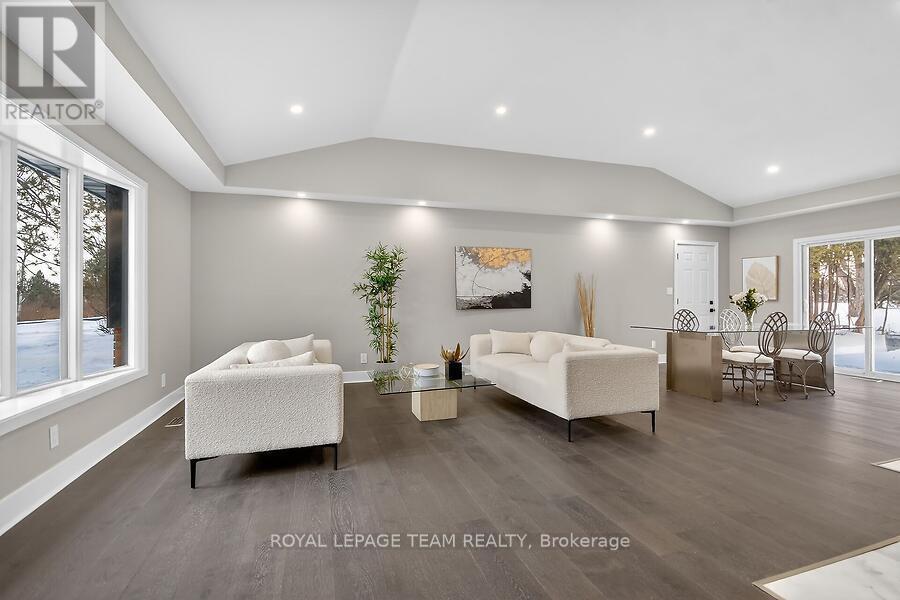 6636 Marina Drive, Ottawa, ON - Indoor