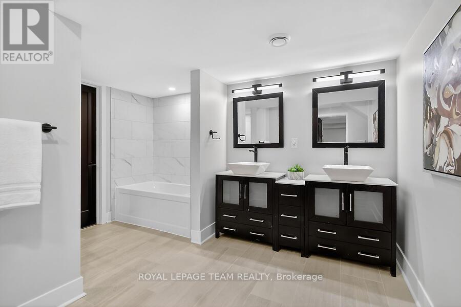6636 Marina Drive, Ottawa, ON - Indoor Photo Showing Bathroom