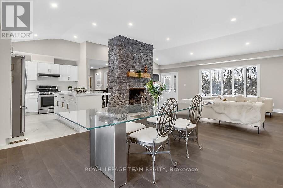 6636 Marina Drive, Ottawa, ON - Indoor