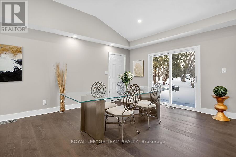 6636 Marina Drive, Ottawa, ON - Indoor Photo Showing Dining Room
