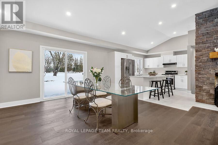 6636 Marina Drive, Ottawa, ON - Indoor Photo Showing Dining Room