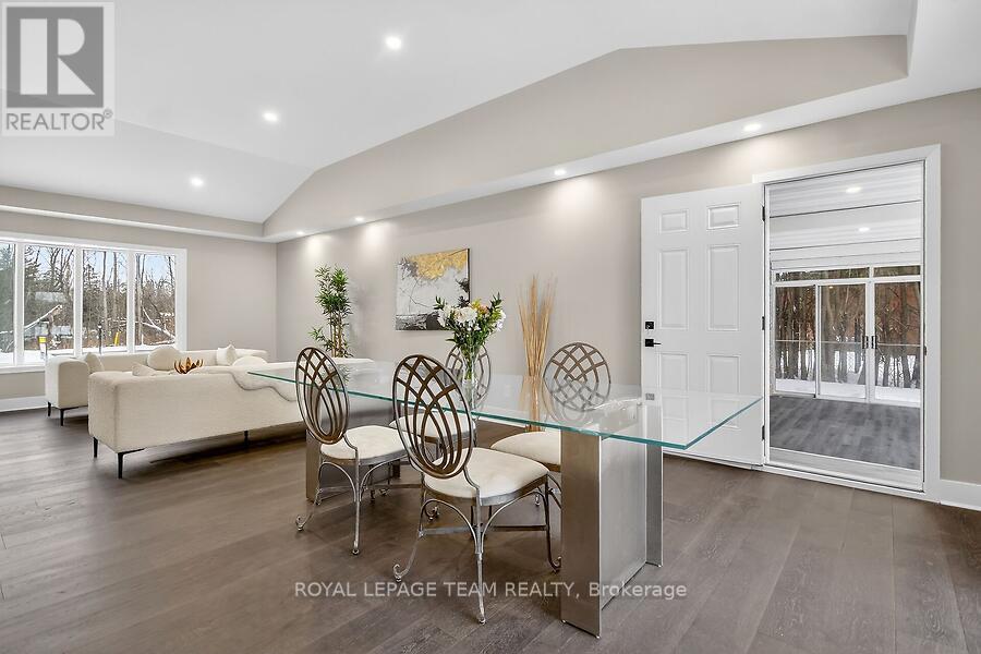 6636 Marina Drive, Ottawa, ON - Indoor