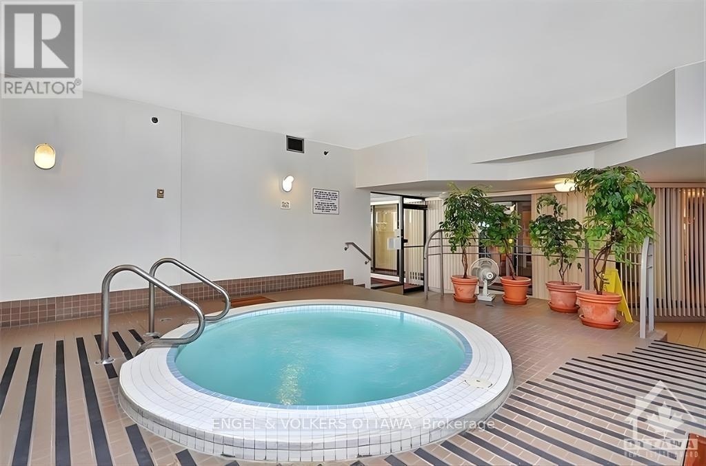 2306 - 1480 Riverside Drive, Ottawa, ON - Outdoor