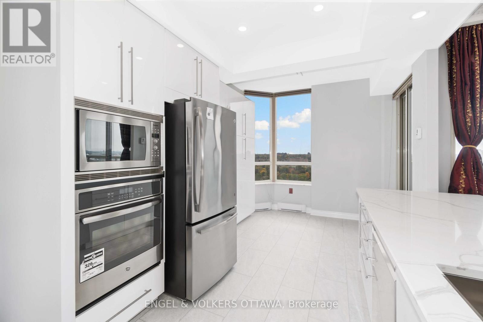 2306 - 1480 Riverside Drive, Ottawa, ON - Indoor Photo Showing Kitchen