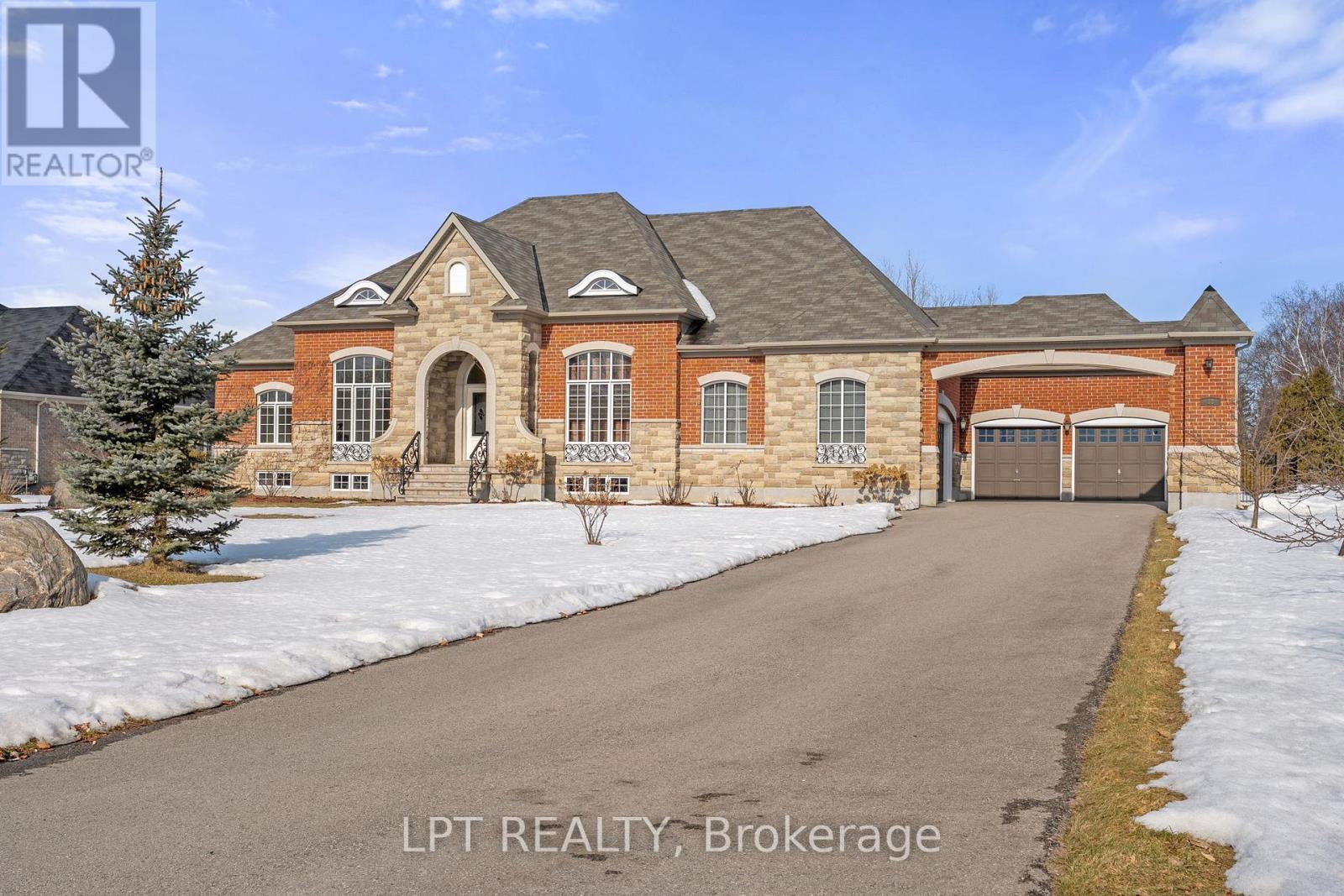 Welcome Home To 18 Wolford Court! - 18 Wolford Court, Georgina, ON - Outdoor With Facade