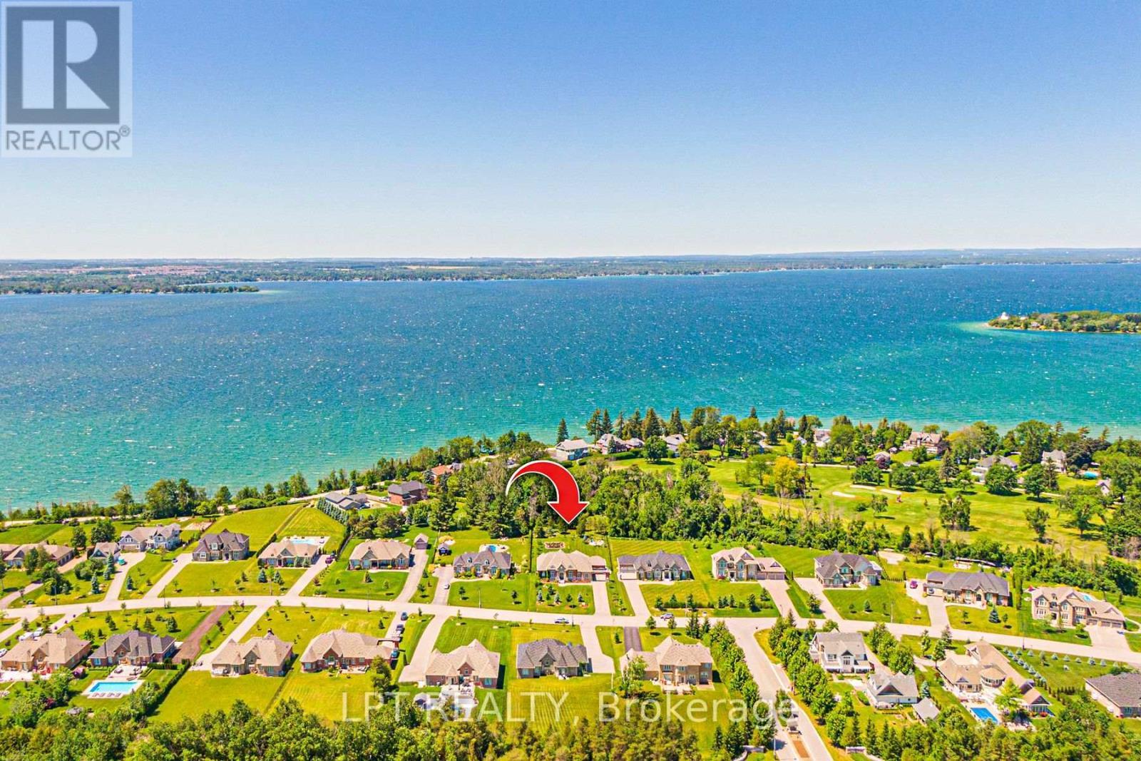 Prime Location! - 18 Wolford Court, Georgina, ON - Outdoor With Body Of Water With View