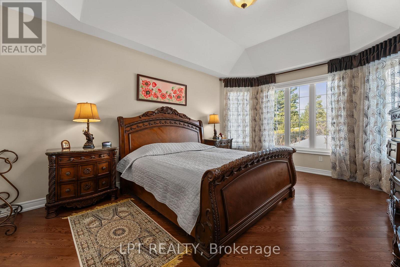 Spacious Primary Retreat - 18 Wolford Court, Georgina, ON - Indoor Photo Showing Bedroom