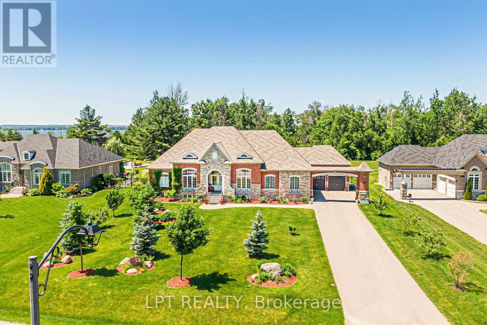 18 Wolford Court, Georgina, ON - Outdoor With Facade