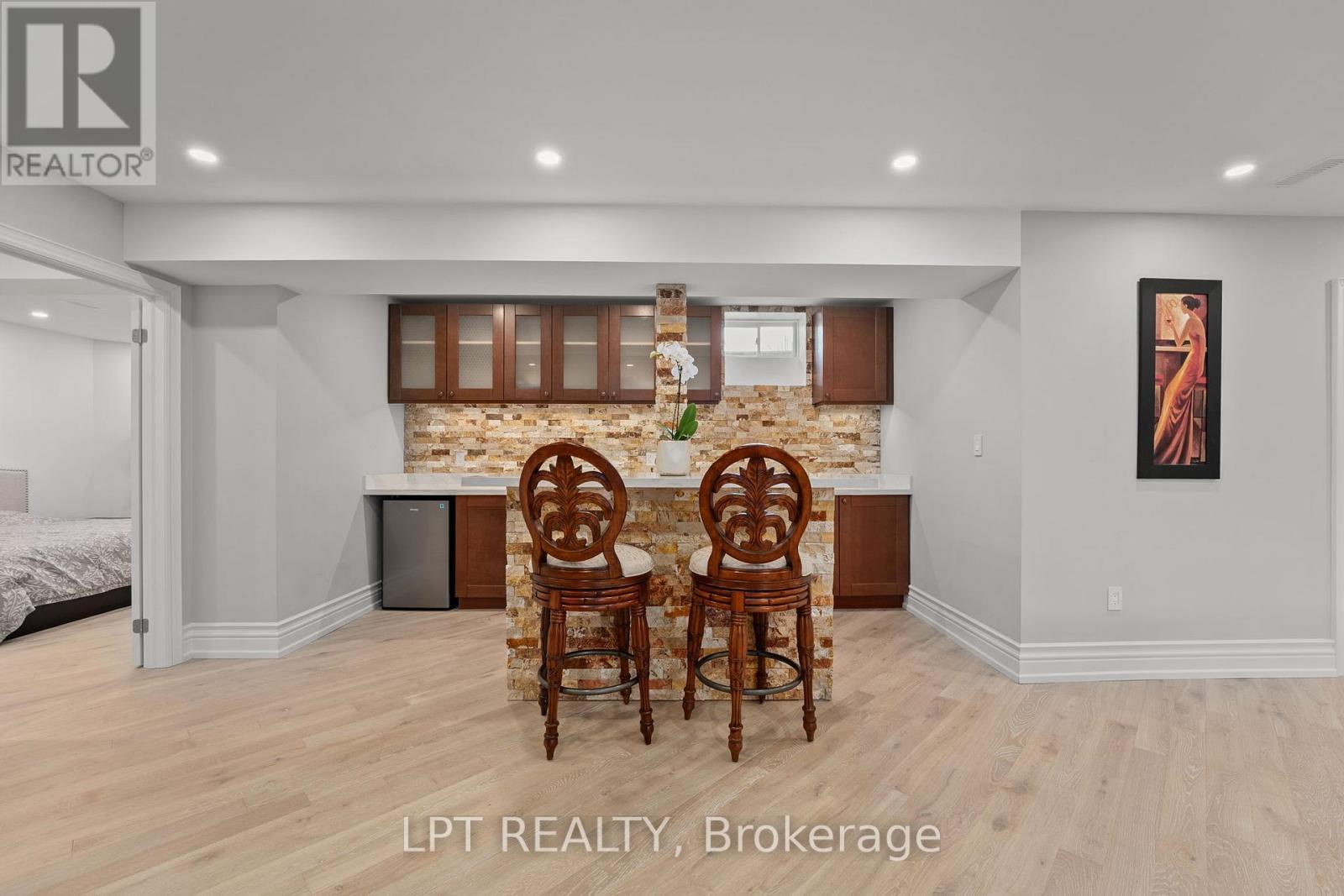 18 Wolford Court, Georgina, ON - Indoor Photo Showing Dining Room