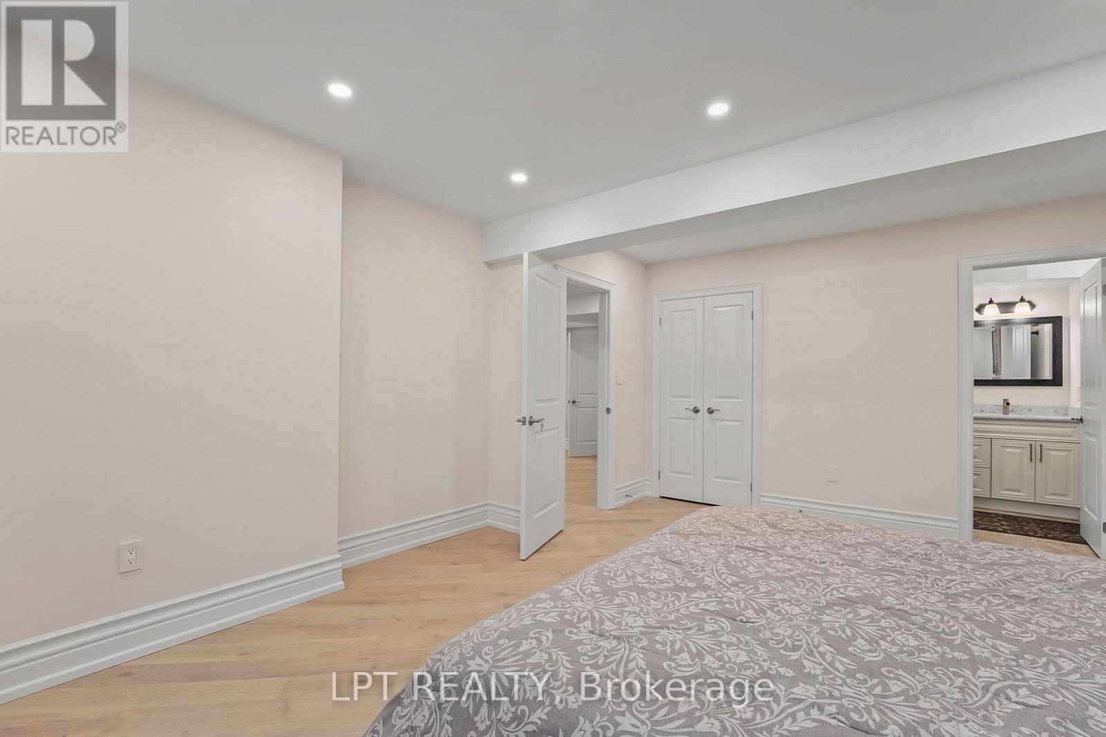 18 Wolford Court, Georgina, ON - Indoor