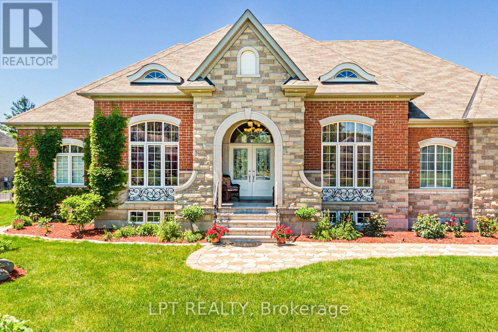 Welcome Home! - 18 Wolford Court, Georgina, ON - Outdoor