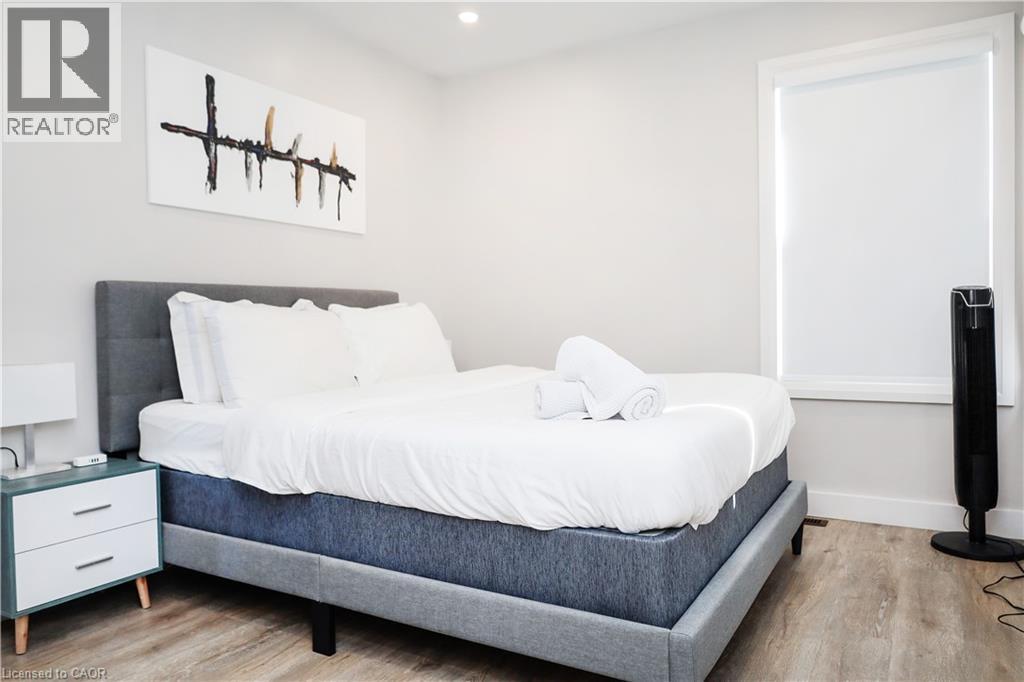 219 Macinnis Street, Welland, ON - Indoor Photo Showing Bedroom