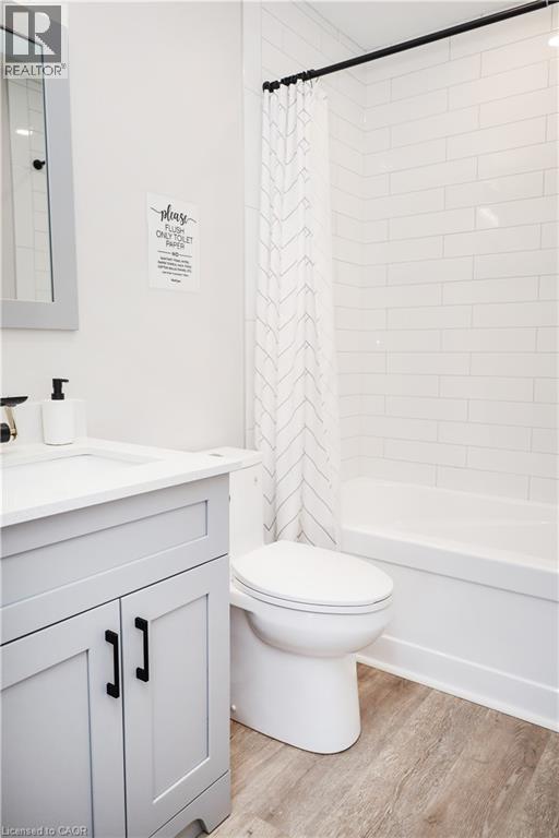 219 Macinnis Street, Welland, ON - Indoor Photo Showing Bathroom