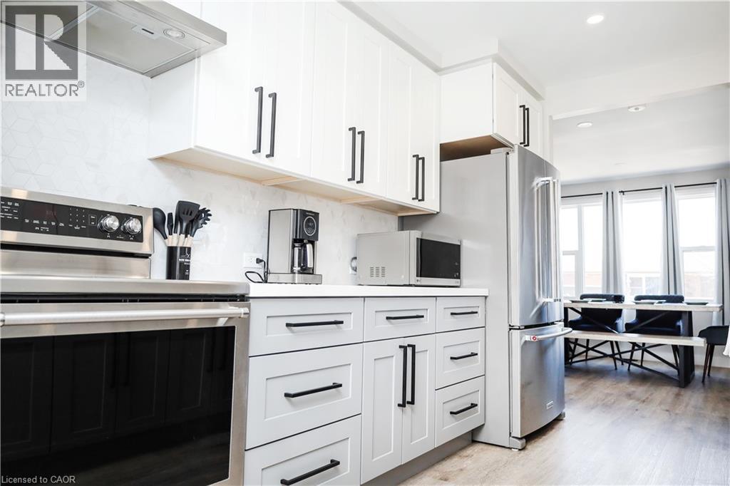 219 Macinnis Street, Welland, ON - Indoor Photo Showing Kitchen