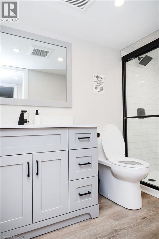 219 Macinnis Street, Welland, ON - Indoor Photo Showing Bathroom
