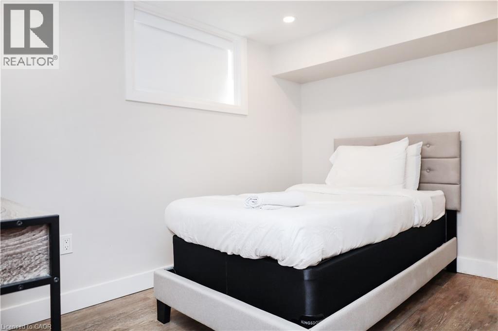 219 Macinnis Street, Welland, ON - Indoor Photo Showing Bedroom